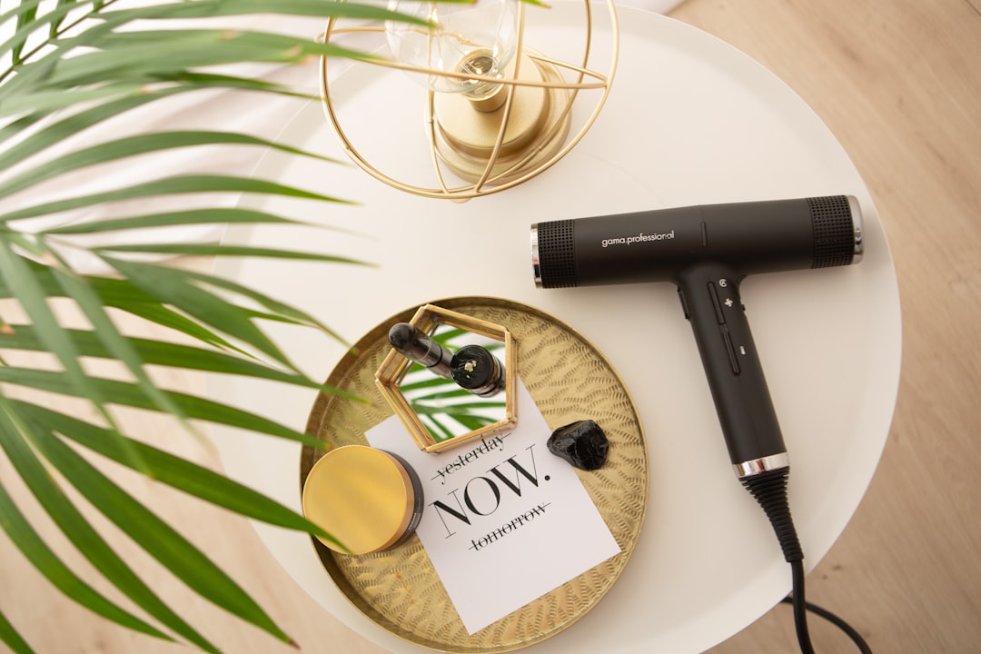 How to Create a Functional and Stylish Salon Workspace Effectively